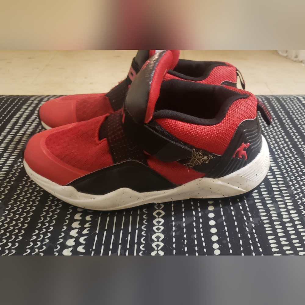 AND1 Kids Red Basketball Shoes - Picture 3 of 8